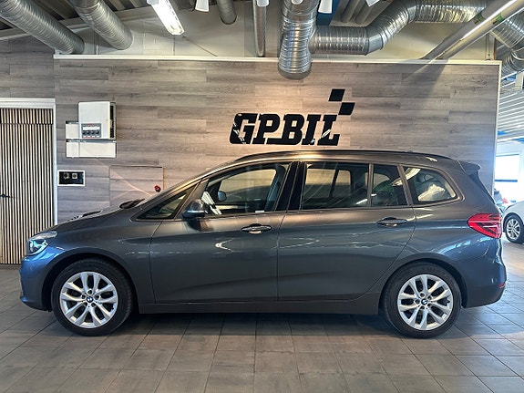 BMW 218 2 of 5