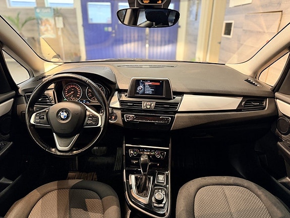 BMW 218 9 of 22