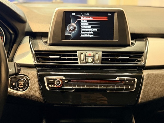 BMW 218 13 of 22
