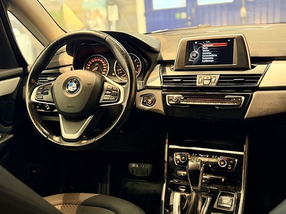 BMW 218 10 of 22