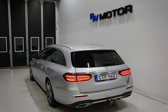 Mercedes-Benz E220 4 of 5