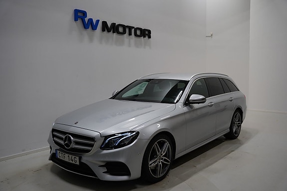 Mercedes-Benz E220 2 of 5