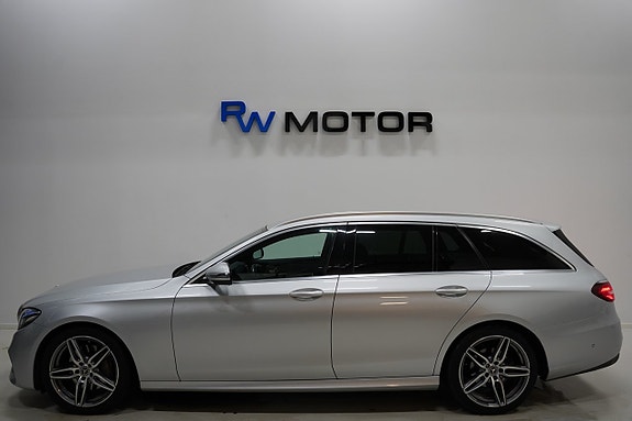 Mercedes-Benz E220 3 of 5