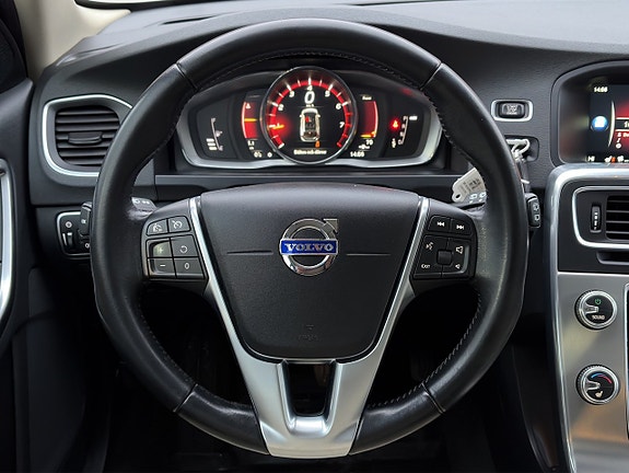 Volvo V60 Cross Country 12 of 16