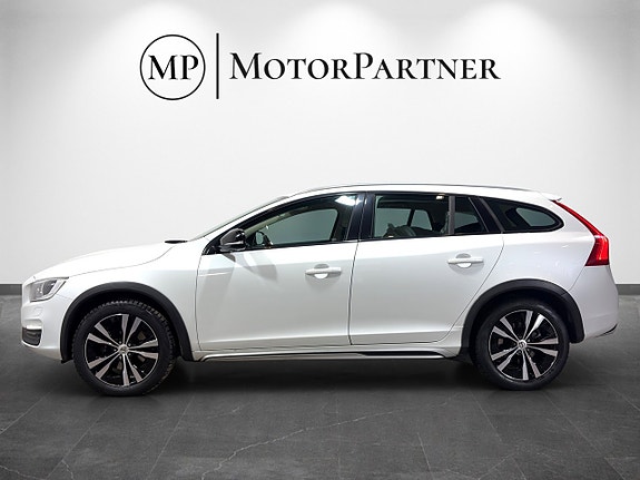 Volvo V60 Cross Country 4 of 5