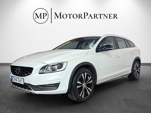 Volvo V60 Cross Country 3 of 5