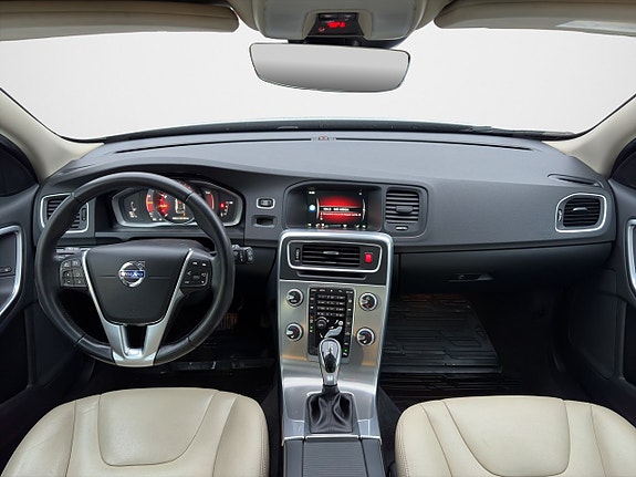 Volvo V60 Cross Country 11 of 16