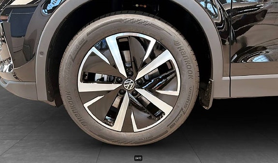 Volkswagen Tiguan 3 of 5