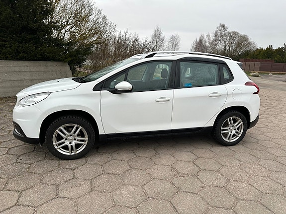 Peugeot 2008 2 of 5