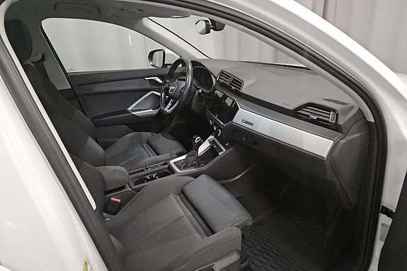 Audi Q3 6 of 12