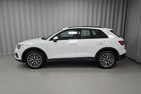Audi Q3 2 of 5