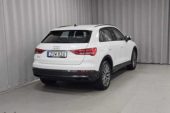 Audi Q3 3 of 5