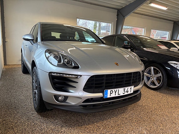 Porsche Macan S 4 of 5