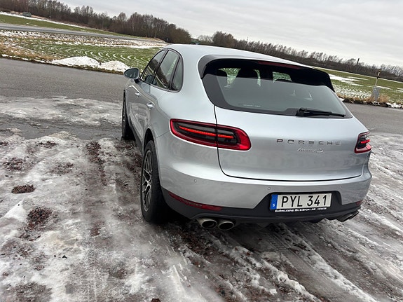 Porsche Macan S 7 of 10