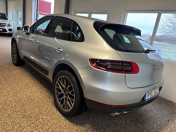 Porsche Macan S 2 of 5