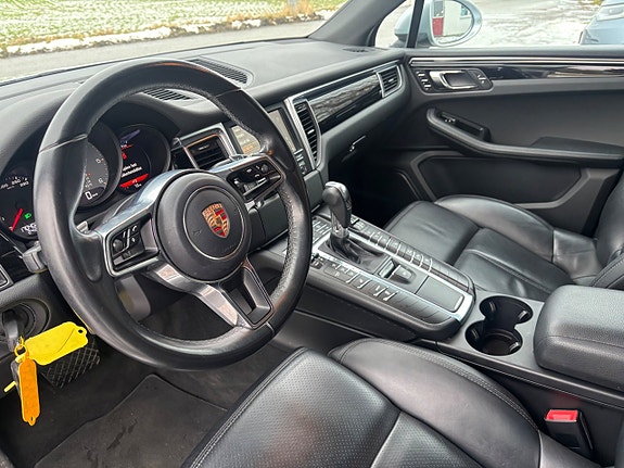 Porsche Macan S 5 of 5