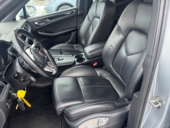 Porsche Macan S 6 of 10