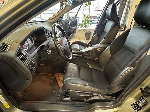 Volvo V70 12 of 17
