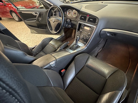 Volvo V70 8 of 17