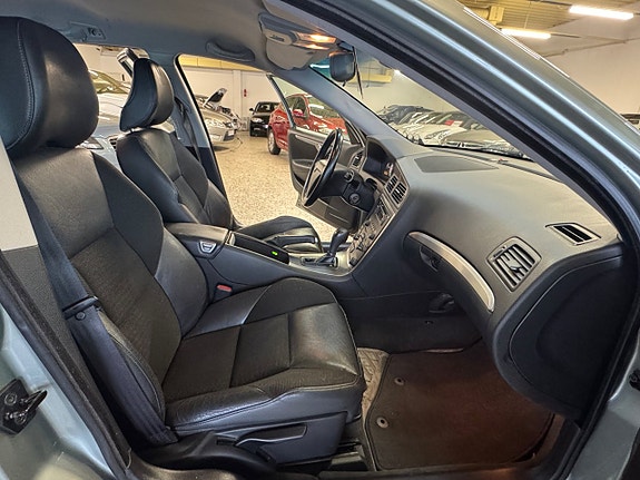 Volvo V70 7 of 17