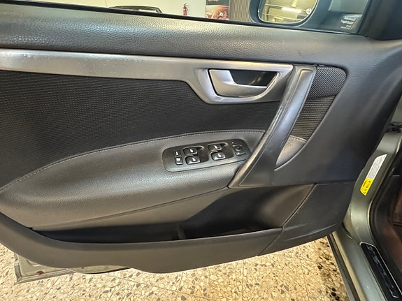 Volvo V70 16 of 17