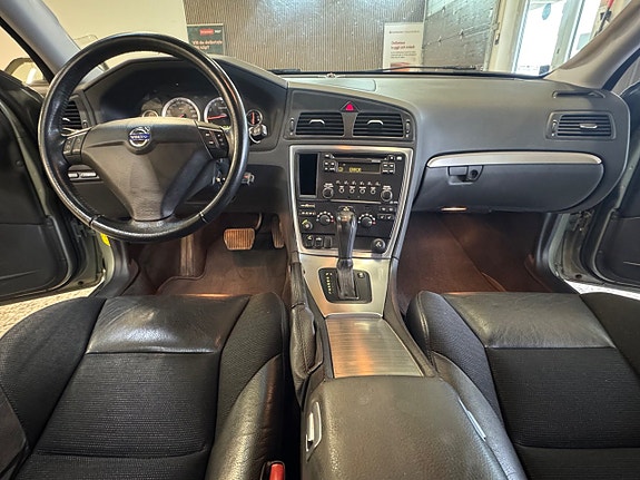 Volvo V70 10 of 17