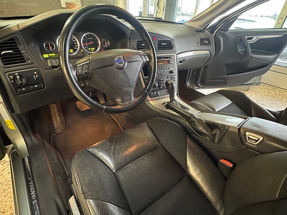 Volvo V70 11 of 17