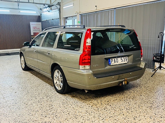 Volvo V70 4 of 17