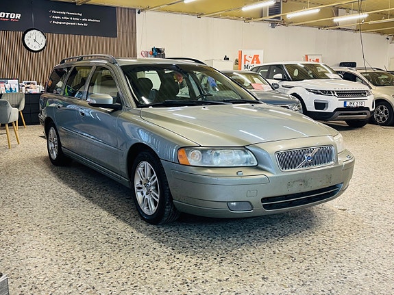 Volvo V70 2 of 17