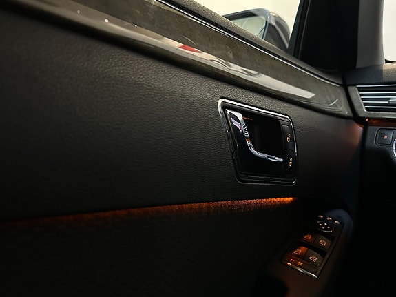 Mercedes-Benz E350 14 of 27