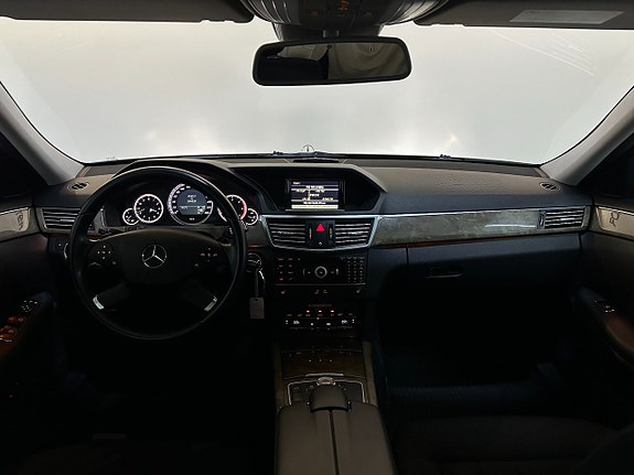 Mercedes-Benz E350 13 of 27