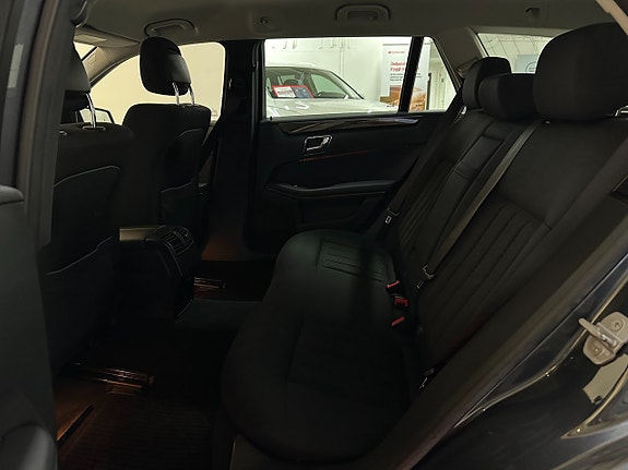 Mercedes-Benz E350 23 of 27