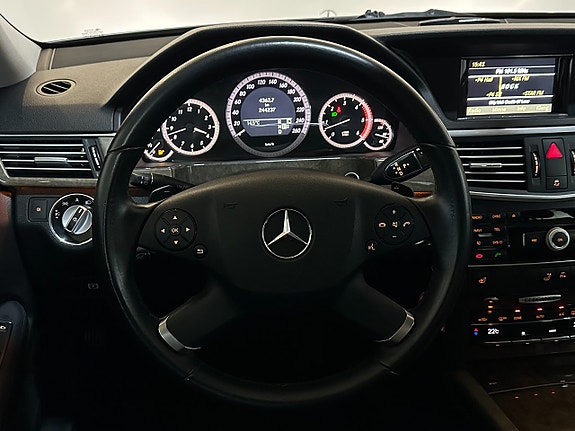 Mercedes-Benz E350 15 of 27
