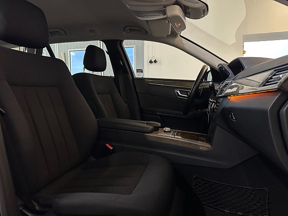Mercedes-Benz E350 11 of 27