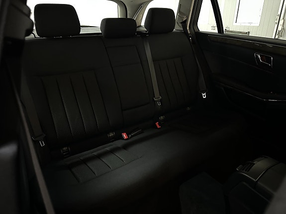 Mercedes-Benz E350 24 of 27