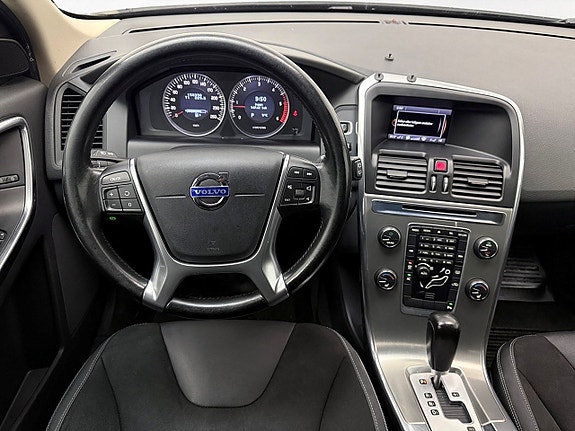 Volvo XC60 15 of 25