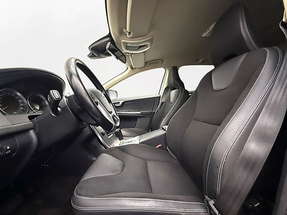 Volvo XC60 11 of 25