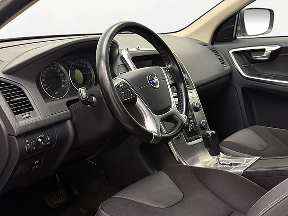 Volvo XC60 12 of 25