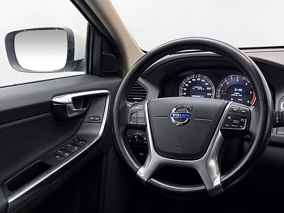 Volvo XC60 16 of 25