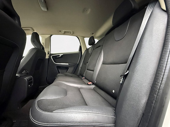 Volvo XC60 13 of 25