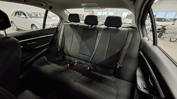 BMW 318 17 of 26