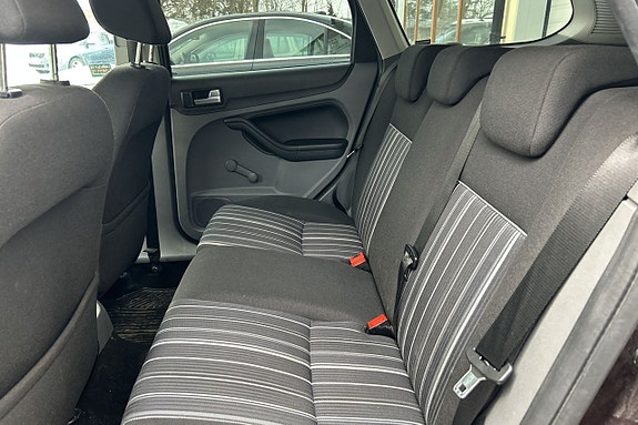 Ford Focus 12 of 13