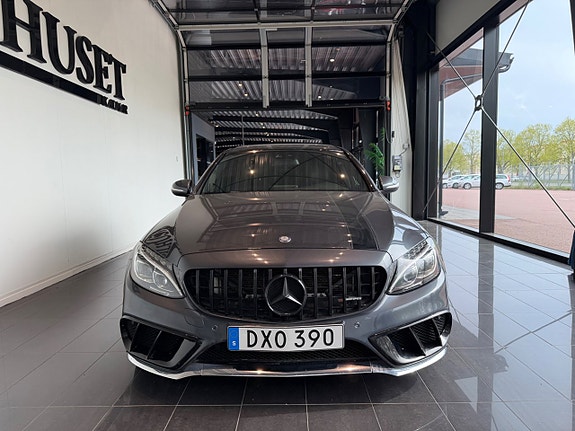 Mercedes-Benz C300 2 of 5