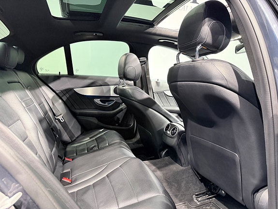 Mercedes-Benz C300 6 of 12