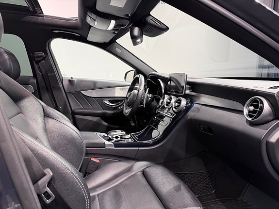 Mercedes-Benz C300 8 of 12