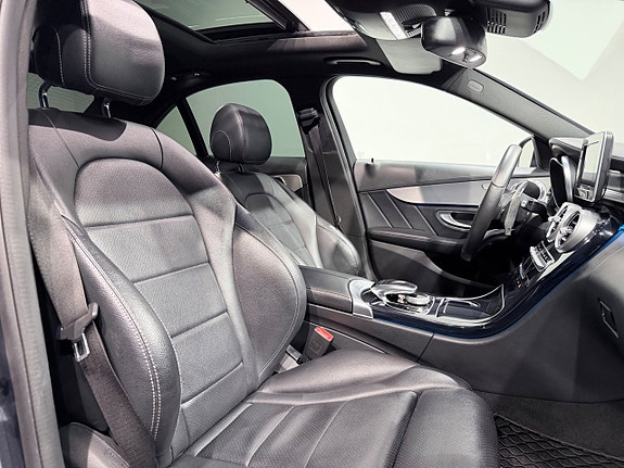 Mercedes-Benz C300 9 of 12