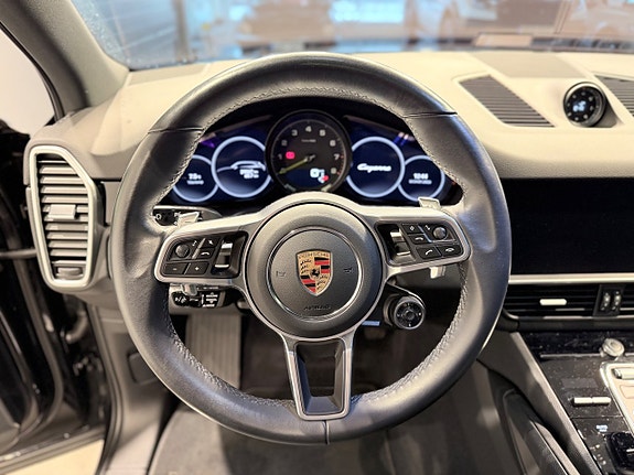 Porsche Cayenne 16 of 18
