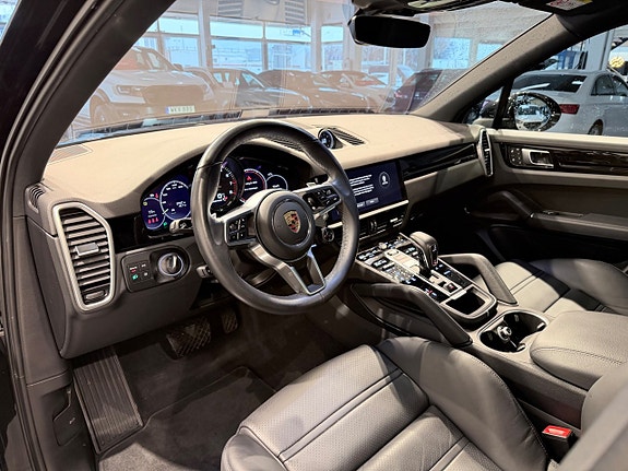 Porsche Cayenne 14 of 18