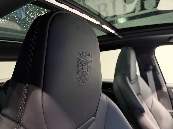 Porsche Cayenne 10 of 18