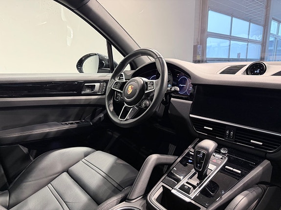 Porsche Cayenne 12 of 18